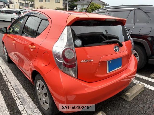 Toyota AQUA 2012-01 8034413-4