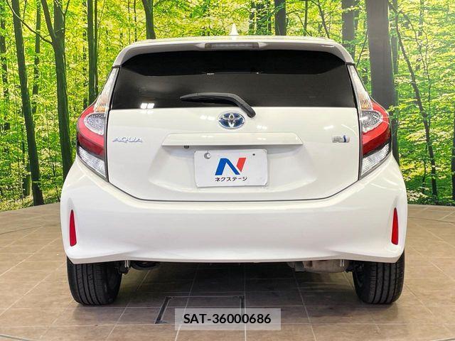 Toyota AQUA 2017-07 8034373-14