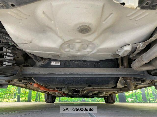 Toyota AQUA 2017-07 8034373-18