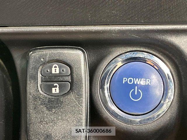 Toyota AQUA 2017-07 8034373-5