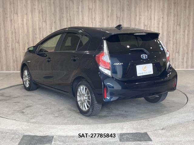 Toyota AQUA 2017-10 8034374-22