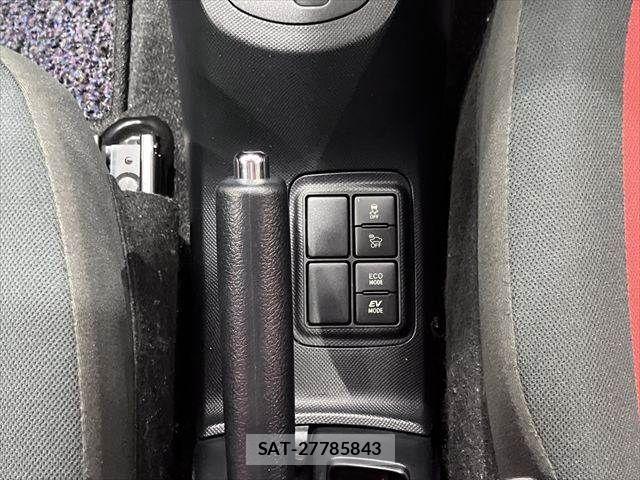 Toyota AQUA 2017-10 8034374-7