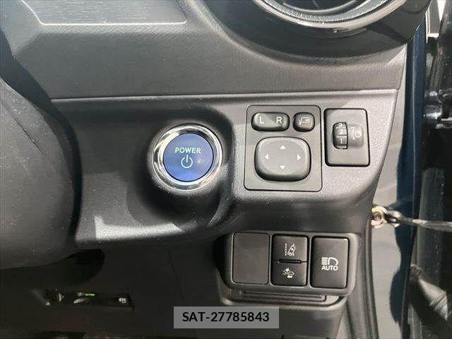 Toyota AQUA 2017-10 8034374-8