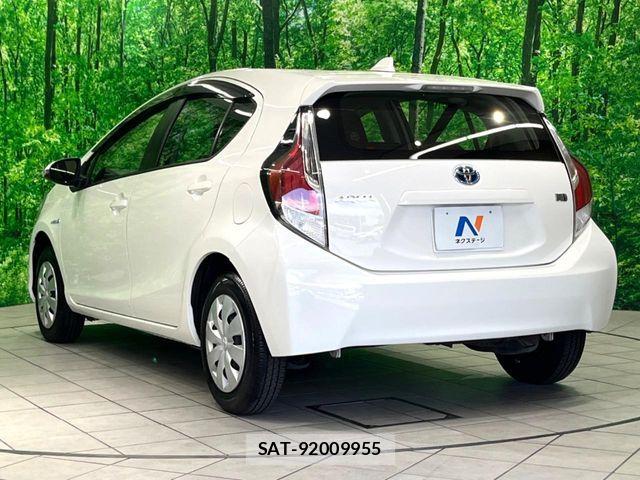 Toyota AQUA 2016-12 8034390-16