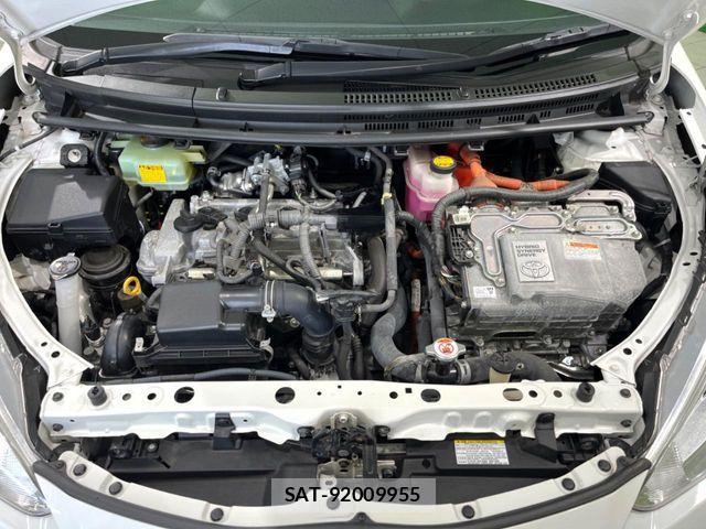 Toyota AQUA 2016-12 8034390-17