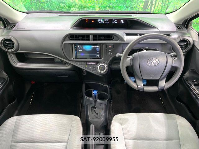 Toyota AQUA 2016-12 8034390-1