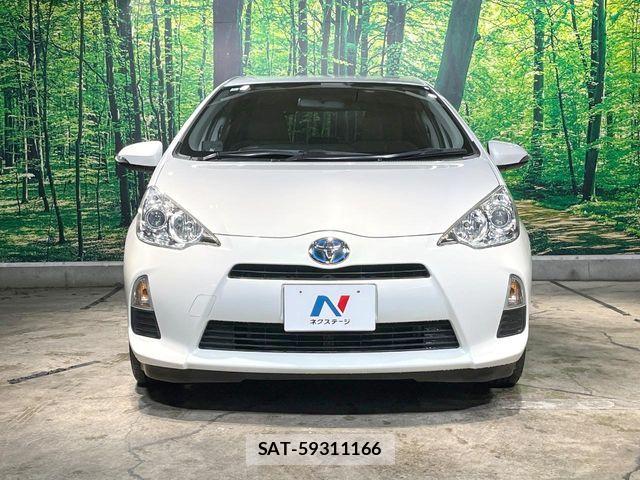 Toyota AQUA 2014-05 8034388-13