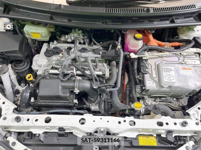 Toyota AQUA 2014-05 8034388-17