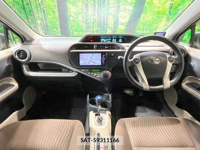 Toyota AQUA 2014-05 8034388-1