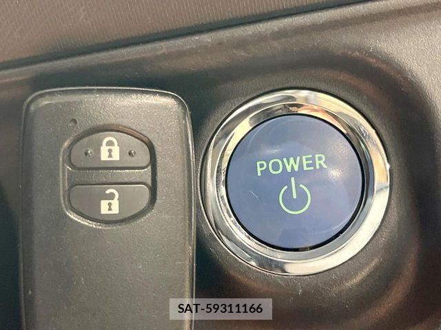 Toyota AQUA 2014-05 8034388-4