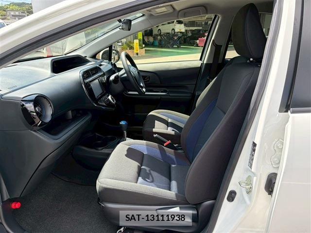 Toyota AQUA 2018-02 8034380-11