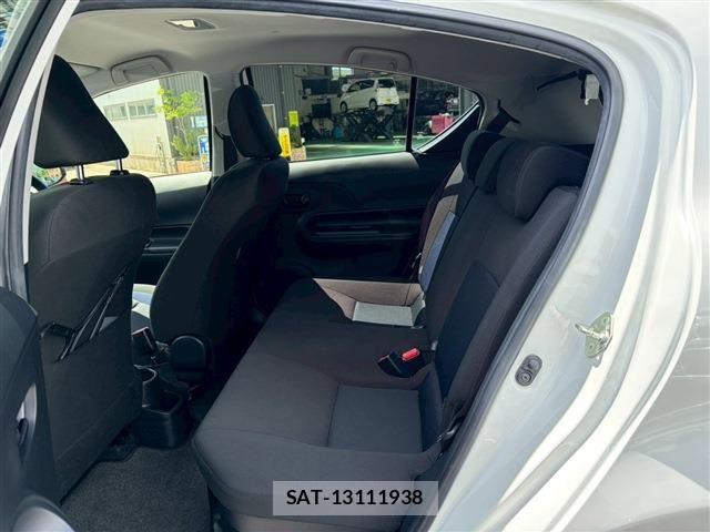 Toyota AQUA 2018-02 8034380-14