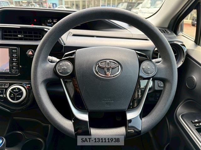 Toyota AQUA 2018-02 8034380-17