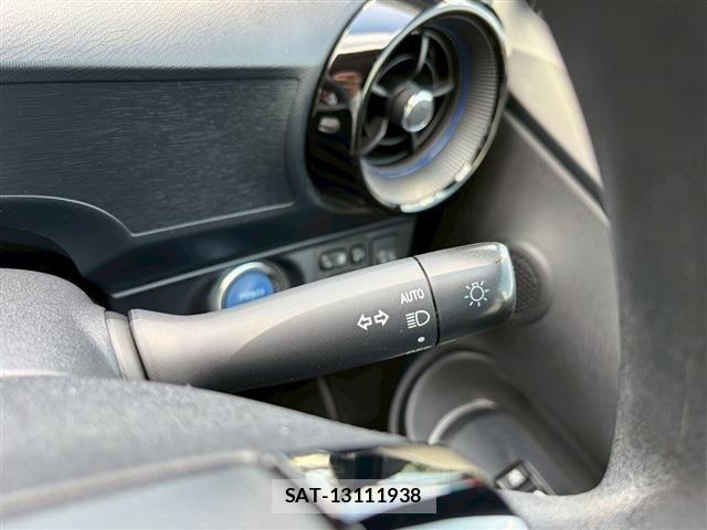 Toyota AQUA 2018-02 8034380-21