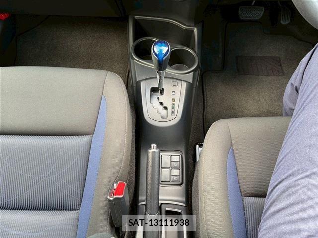 Toyota AQUA 2018-02 8034380-26