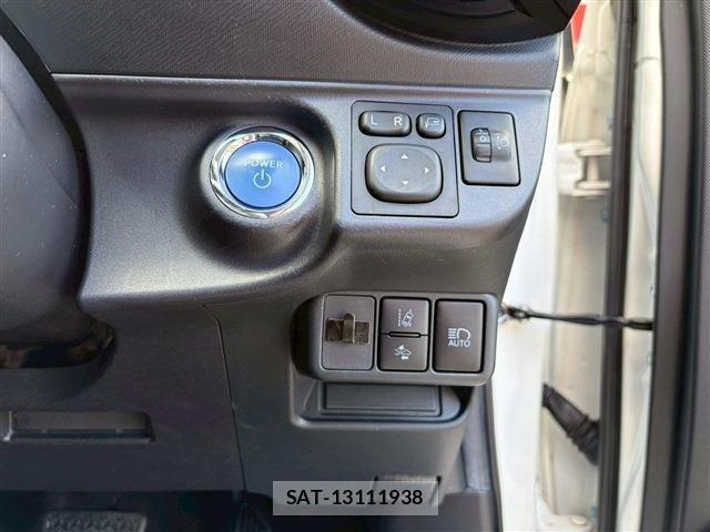 Toyota AQUA 2018-02 8034380-27