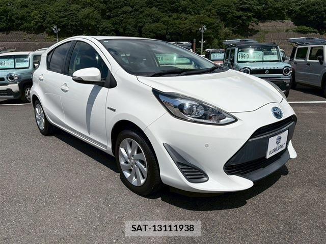 Toyota AQUA 2018-02 8034380-4