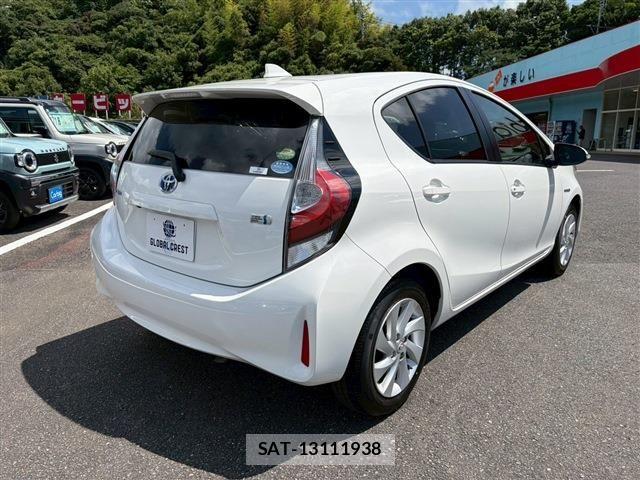 Toyota AQUA 2018-02 8034380-5