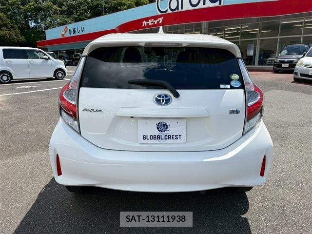 Toyota AQUA 2018-02 8034380-6