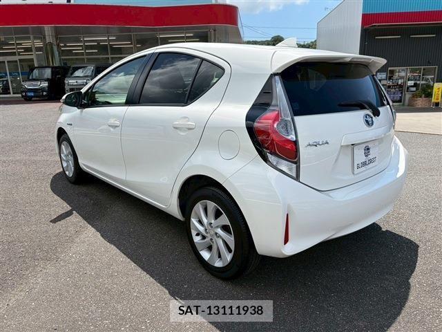 Toyota AQUA 2018-02 8034380-7