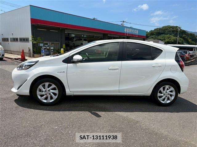 Toyota AQUA 2018-02 8034380-8