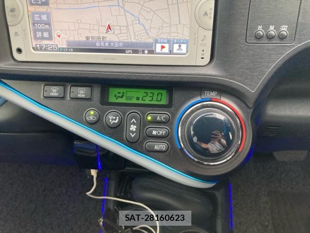 Toyota AQUA 2013-07 8034410-18