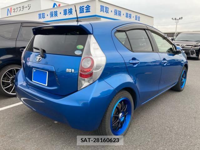 Toyota AQUA 2013-07 8034410-2