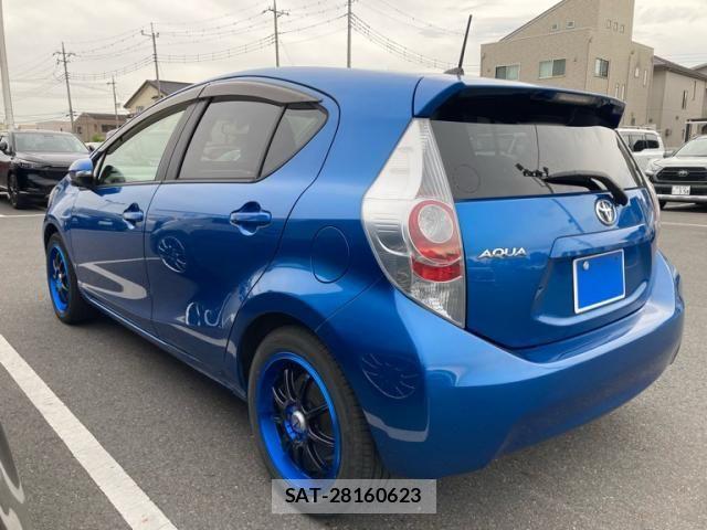 Toyota AQUA 2013-07 8034410-3