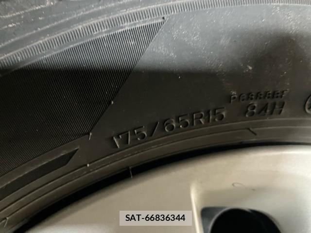 Toyota AQUA 2013-08 8034426-9