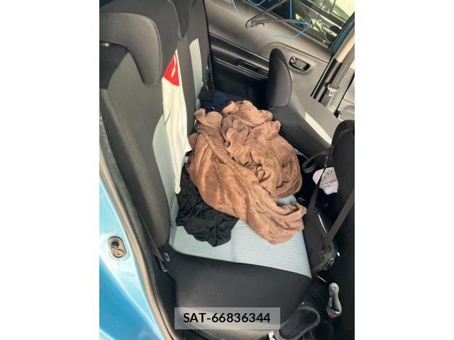 Toyota AQUA 2013-08 8034426-13