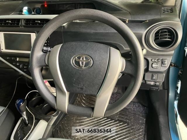 Toyota AQUA 2013-08 8034426-15
