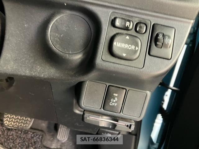 Toyota AQUA 2013-08 8034426-16