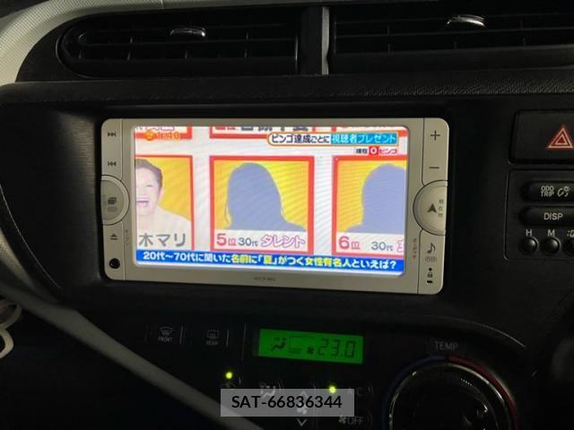 Toyota AQUA 2013-08 8034426-21