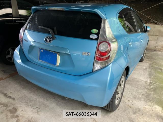 Toyota AQUA 2013-08 8034426-4