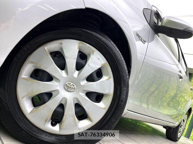 Toyota AQUA 2014-02 8034384-12