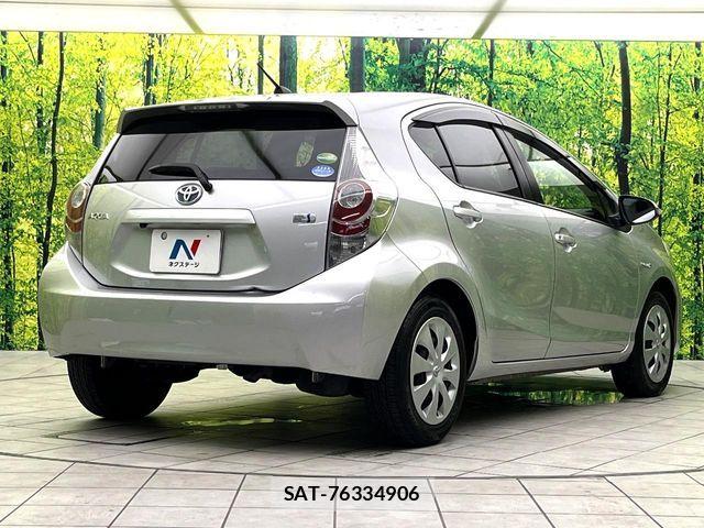 Toyota AQUA 2014-02 8034384-16