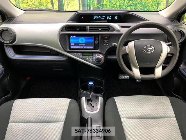 Toyota AQUA 2014-02 8034384-1