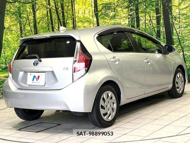 Toyota AQUA 2015-03 8034387-16