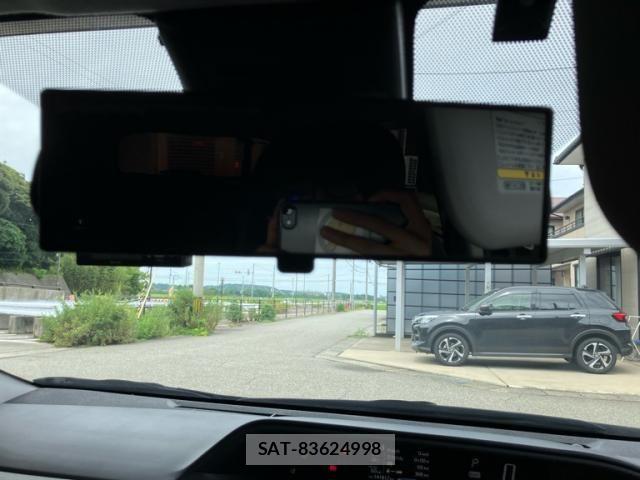 Toyota AQUA 2018-03 8034394-11