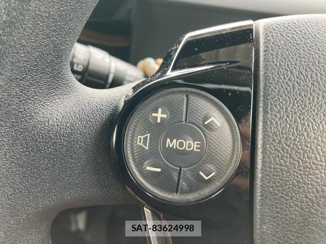 Toyota AQUA 2018-03 8034394-13