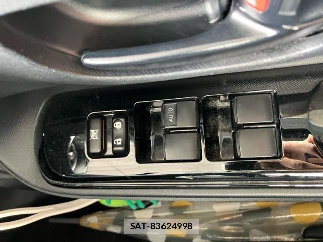 Toyota AQUA 2018-03 8034394-15