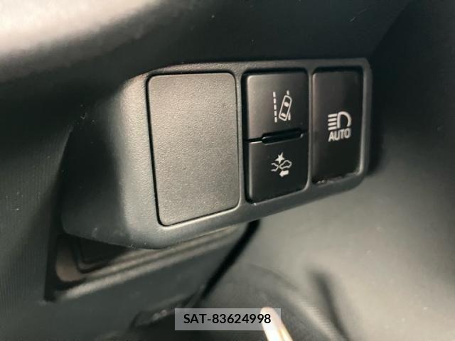 Toyota AQUA 2018-03 8034394-17