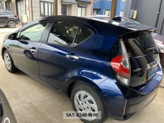 Toyota AQUA 2018-03 8034394-3