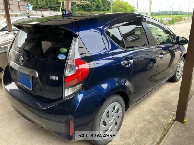 Toyota AQUA 2018-03 8034394-4