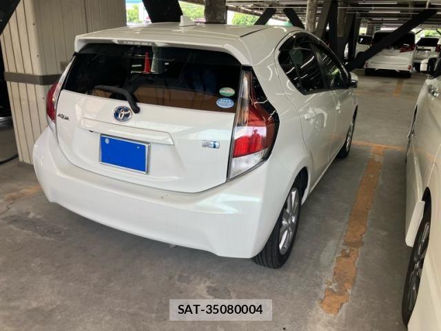 Toyota AQUA 2016-06 8034408-2