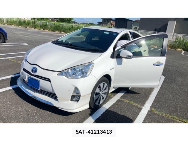 Toyota AQUA 2014-02 8034399-0