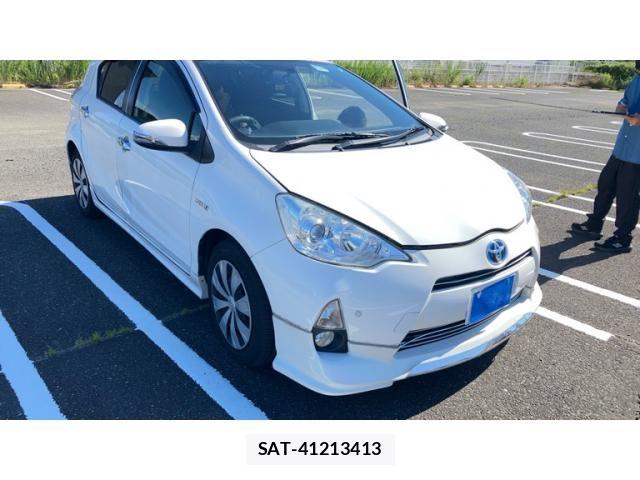Toyota AQUA 2014-02 8034399-1