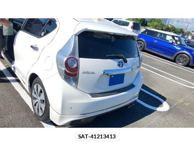 Toyota AQUA 2014-02 8034399-4