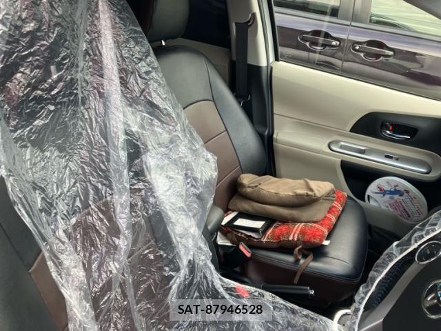 Toyota AQUA 2013-03 8034391-11