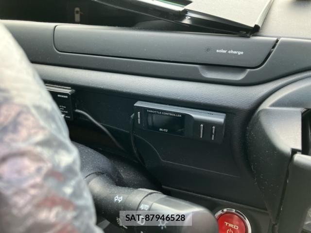Toyota AQUA 2013-03 8034391-13